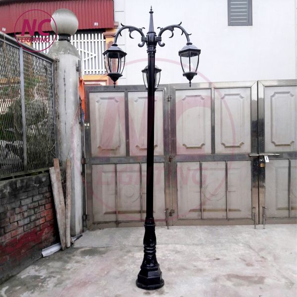 Cột đèn sân vườn 3 bóng