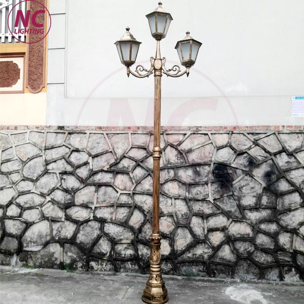 cột đèn 4, Cột đèn sân vườn 3 bóng