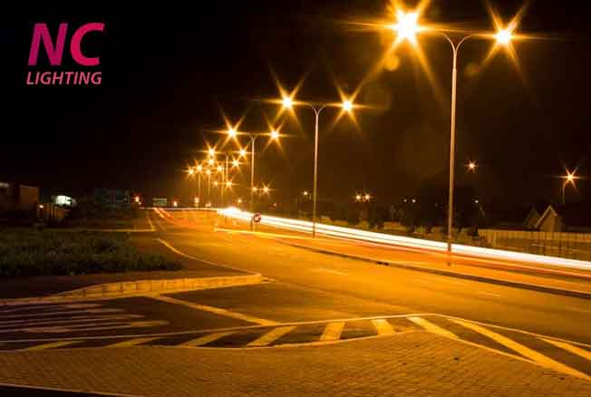 Cột đèn chiếu sáng đường phố 