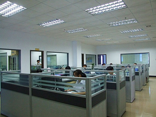 Dung den led anh sang trang trong he thong cong so van phong nham giam buon ngu nang cao tinh than lam viec