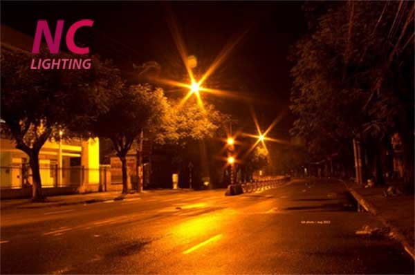 Cột đèn chiếu sáng đường phố