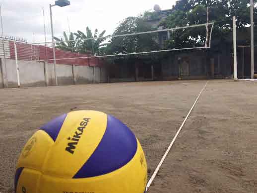 Lắp cột đèn chiếu sáng cho sân bóng chuyền