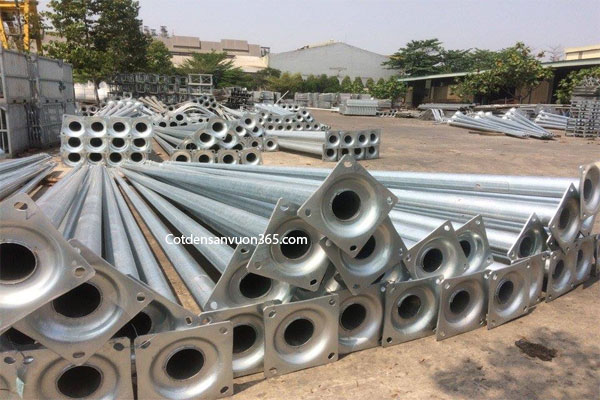 Cot den cao ap 9m sau khi duoc ma kem nhung nong