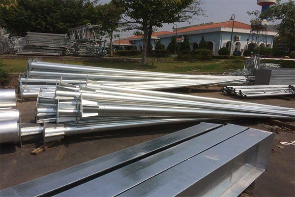 Cot duoc che tao lien khong he co moi han ngang than