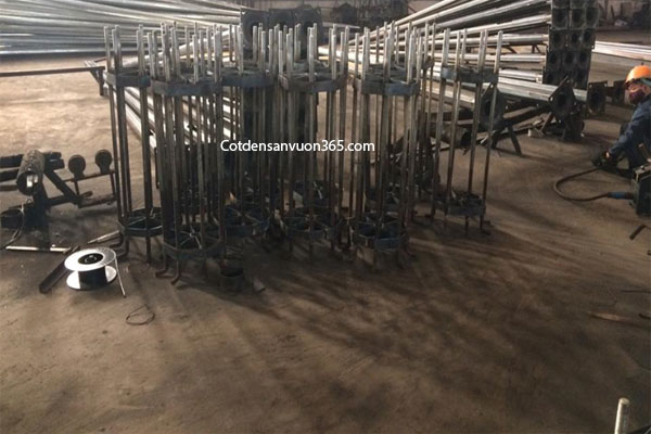 Khung mong cot den gian nang ha 17m