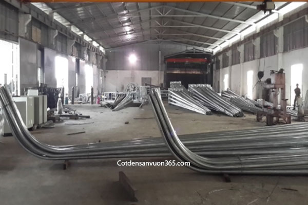 Cot den cao ap 9m lien can va roi can