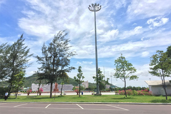 Cột Đèn Giàn Nâng Hạ 17m Cột đèn sân vườn 365