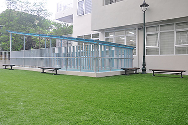 Su dung den san vuon Miria trong chieu sang trang tri khuon vien truong hoc