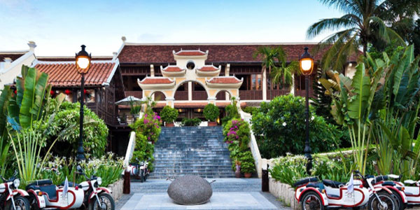 Den san vuon nu hoang mang phong cach hoang gia quy toc