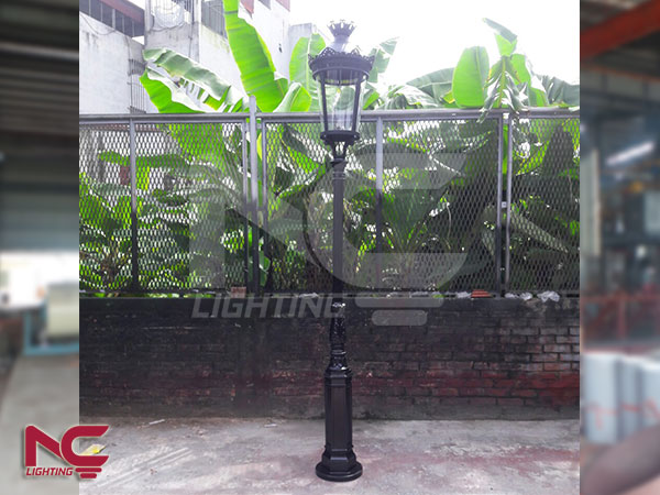 Cột đèn sân vườn DC11