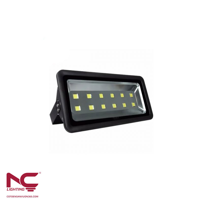 Đèn Pha LED 600W – Giải pháp siêu công suất công trình lớn 3 Đèn Pha Led PNC-19 600W