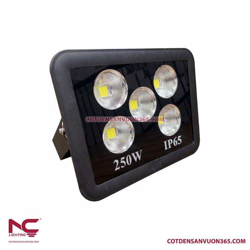 Đèn pha led 250W PNC39 27 Đèn pha led 250W PNC39
