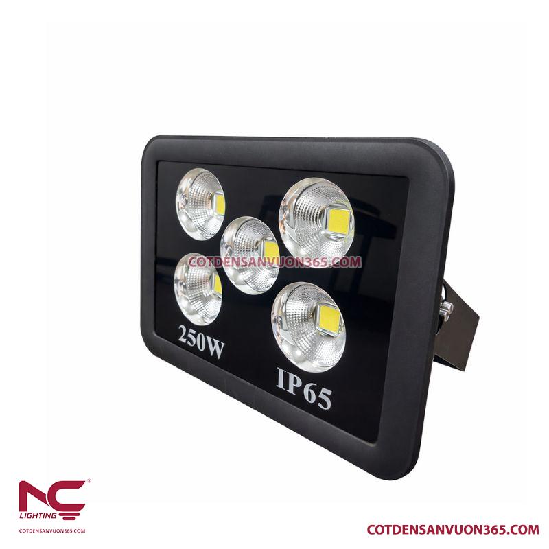 Đèn pha led 250W PNC39 11 Đèn pha led 250W PNC39