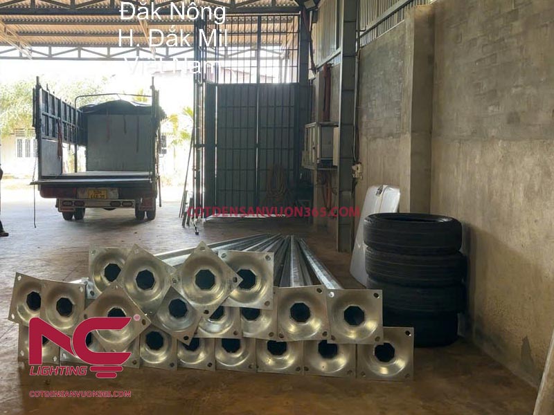 cột đèn cao áp tại xưởng