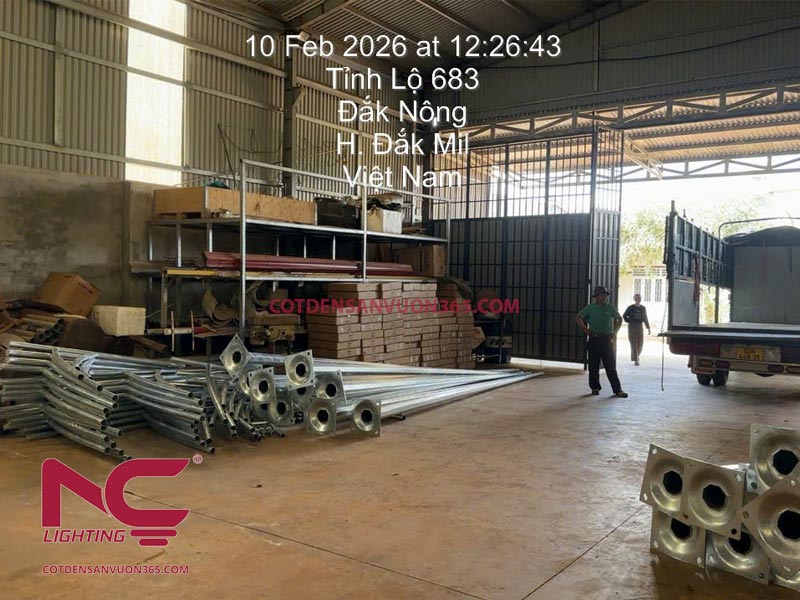 cột đèn cao áp tại xưởng