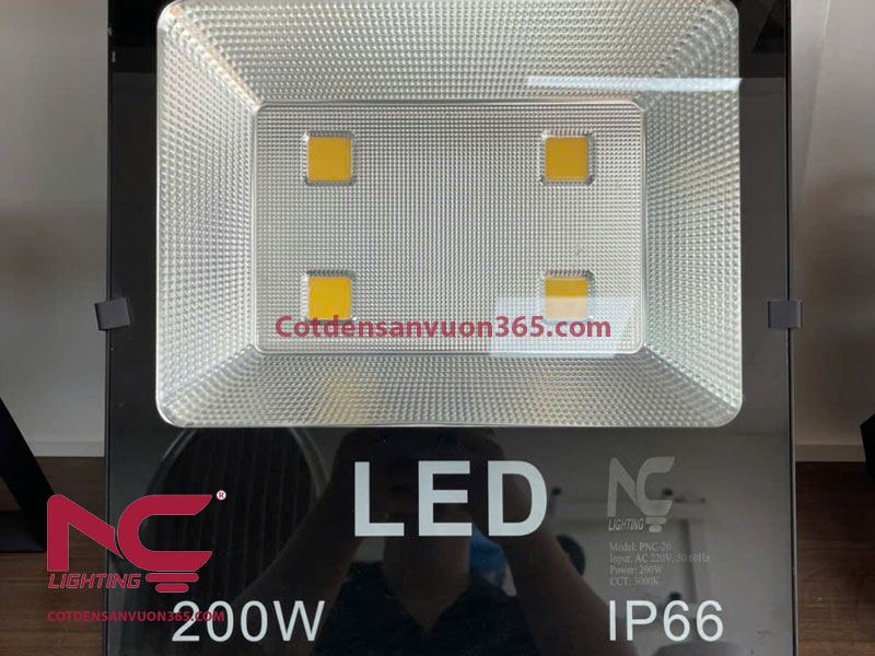 Đèn pha led 200w