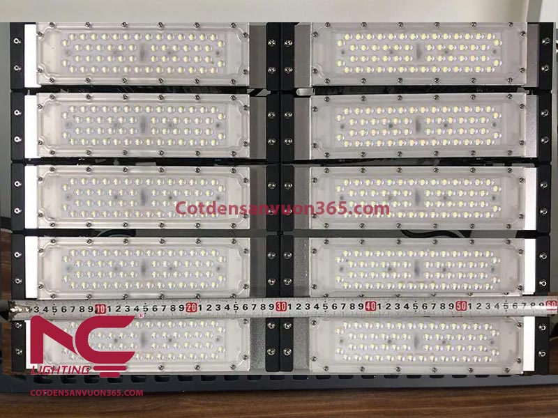 Đèn Pha LED 500W – Chiếu Sáng Công Suất Cho Dự Án Lớn 4 Đèn Pha LED module 500W